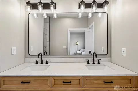 Bath - 3906 Edwards Rd #C, Cincinnati, OH 45209 photo 7 of 8