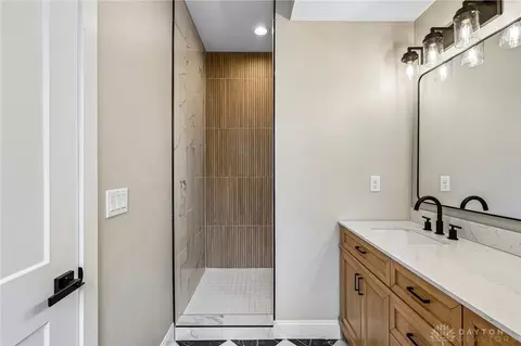 Bath - 3906 Edwards Rd #C, Cincinnati, OH 45209 photo 4 of 8