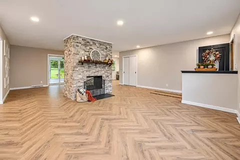 Living - 3400 Cambridge Dr, Springfield, OH 45503 photo 4 of 6
