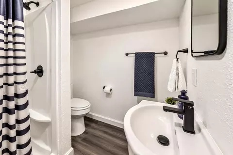 Bath - 3400 Cambridge Dr, Springfield, OH 45503 photo 5 of 6