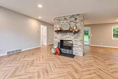Living - 3400 Cambridge Dr, Springfield, OH 45503 photo 3 of 6