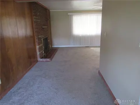 Living - 2026 Russet Ave, Kettering, OH 45420 photo 2 of 5