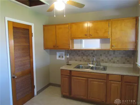 Kitchen - 2026 Russet Ave, Kettering, OH 45420 photo 2 of 4