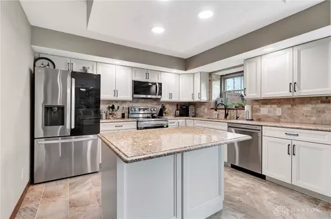 Kitchen - 692 Doe Xing, Centerville, OH 45459 photo 2 of 5