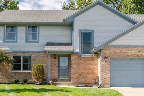 10053 Village Tree Ct, Miamisburg, OH 45342