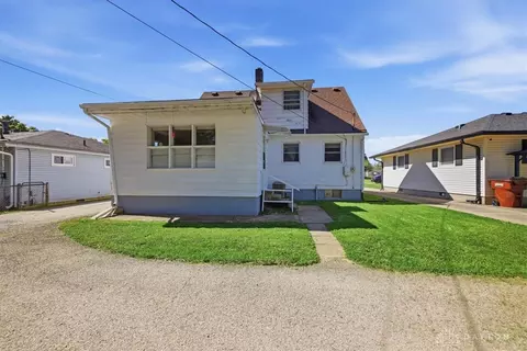 Exterior - 308 Birch Rd, Springfield, OH 45503 photo 7 of 10