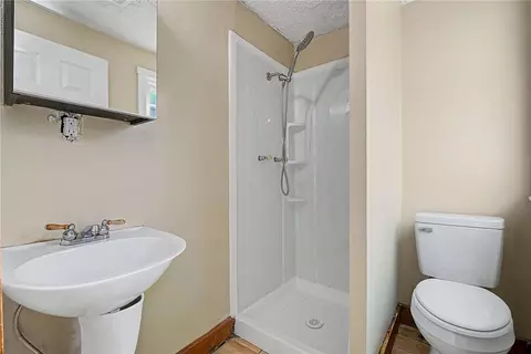 Bath - 2913 Haig Ave, Kettering, OH 45419 photo 2 of 2