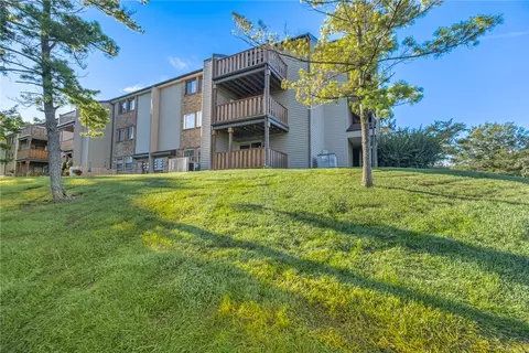 3131 Cloister Ln, Dayton, OH 45449