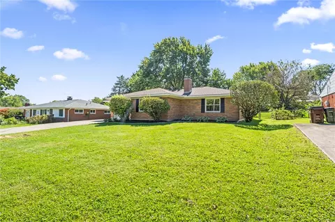 Exterior - 1012 E Stroop Rd, Kettering, OH 45429 photo 2 of 10