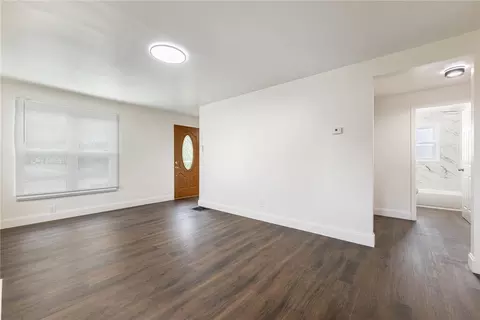 Living - 3109 Shroyer Rd, Kettering, OH 45429 photo 2 of 3