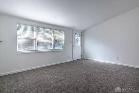 Living - 3561 Parallel Rd, Moraine, OH 45439 photo 2 of 4