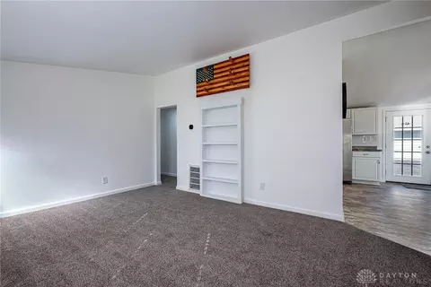 Living - 3561 Parallel Rd, Moraine, OH 45439 photo 4 of 4