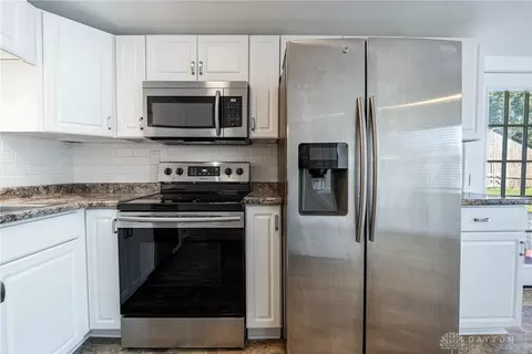 Kitchen - 3561 Parallel Rd, Moraine, OH 45439 photo 4 of 4