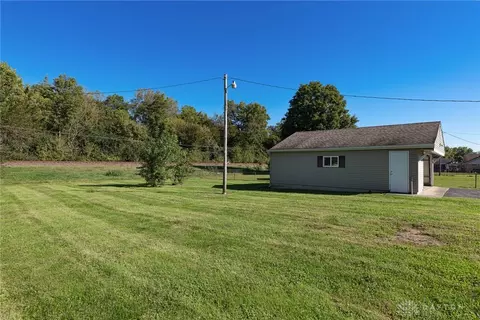 Exterior - 3561 Parallel Rd, Moraine, OH 45439 photo 4 of 6