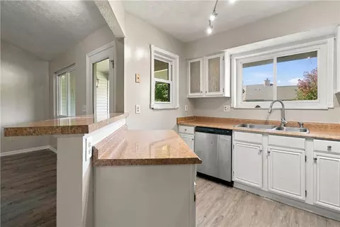 Kitchen - 1156 Captains Brg, Centerville, OH 45458 photo 2 of 3