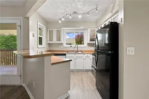 Kitchen - 1156 Captains Brg, Centerville, OH 45458 photo 1 of 3