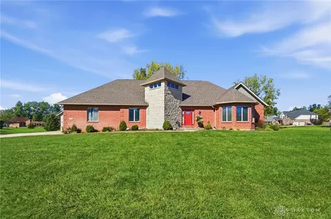 1576 Meadowlands Dr, Fairborn, OH 45324