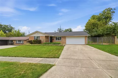 7389 Colegrove Dr, Huber Heights, OH 45424