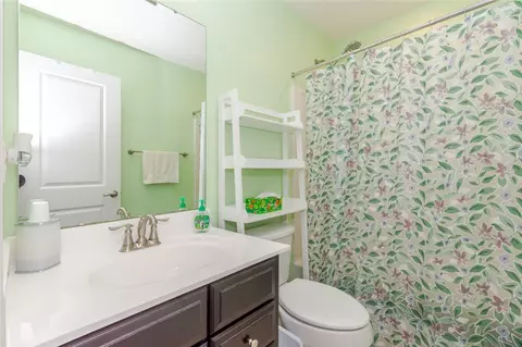 Bath - 1645 Elm Brook Trl, Centerville, OH 45458 photo 2 of 5
