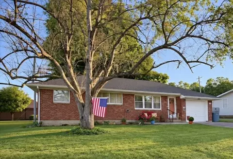 103 Mattis Dr, Lewisburg, OH 45338