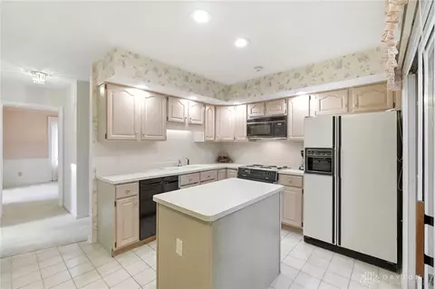 Kitchen - 691 Doe Xing, Centerville, OH 45459 photo 2 of 6