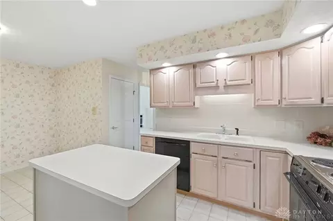Kitchen - 691 Doe Xing, Centerville, OH 45459 photo 4 of 6