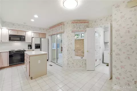 Kitchen - 691 Doe Xing, Centerville, OH 45459 photo 6 of 6