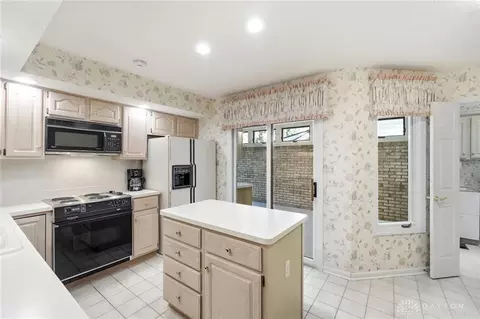 Kitchen - 691 Doe Xing, Centerville, OH 45459 photo 1 of 6