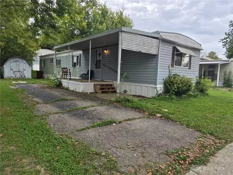 51 Estate Dr, Brookville, OH 45309