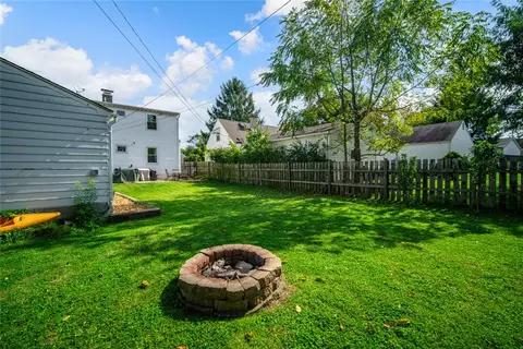 Exterior - 2003 E Bataan Dr, Kettering, OH 45420 photo 6 of 7
