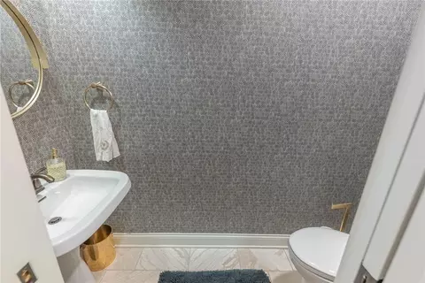 Bath - 700 Mackenzie Ct, Centerville, OH 45458 photo 4 of 5