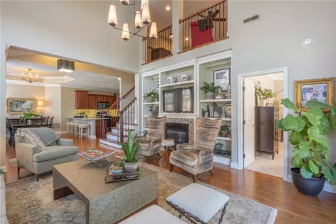 Living - 700 Mackenzie Ct, Centerville, OH 45458 photo 1 of 2