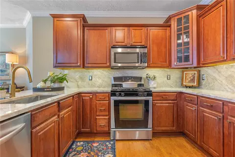 Kitchen - 700 Mackenzie Ct, Centerville, OH 45458 photo 3 of 5