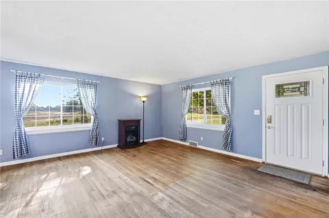Living - 260 W 2nd St, Springfield, OH 45504 photo 1 of 10
