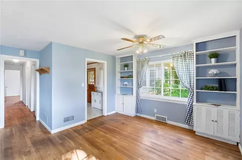 Living - 260 W 2nd St, Springfield, OH 45504 photo 9 of 10