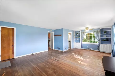 Living - 260 W 2nd St, Springfield, OH 45504 photo 3 of 10