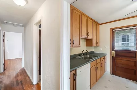 Entry Way - 260 W 2nd St, Springfield, OH 45504 photo 6 of 6