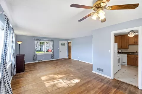 Living - 260 W 2nd St, Springfield, OH 45504 photo 10 of 10