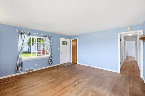 Living - 260 W 2nd St, Springfield, OH 45504 photo 4 of 10