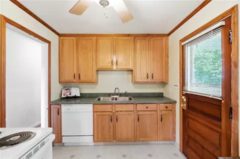 Kitchen - 260 W 2nd St, Springfield, OH 45504 photo 4 of 6