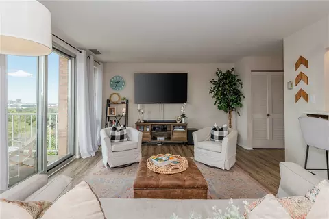 Living - 2230 S Patterson Blvd #75, Kettering, OH 45409 photo 5 of 12