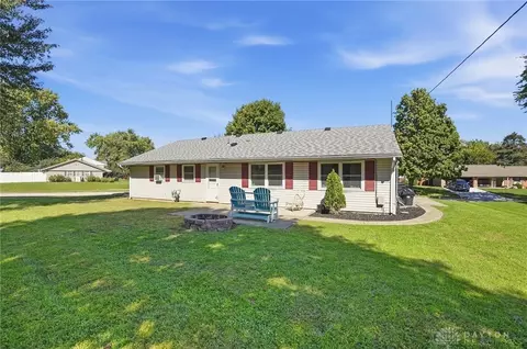 Exterior - 1817 Marinette Dr, Springfield, OH 45503 photo 6 of 8