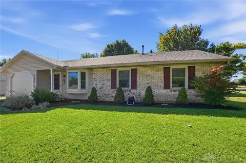 Exterior - 1817 Marinette Dr, Springfield, OH 45503 photo 3 of 8
