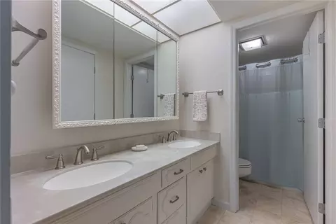 Bath - 5401 Landau Dr #16, Kettering, OH 45429 photo 2 of 2