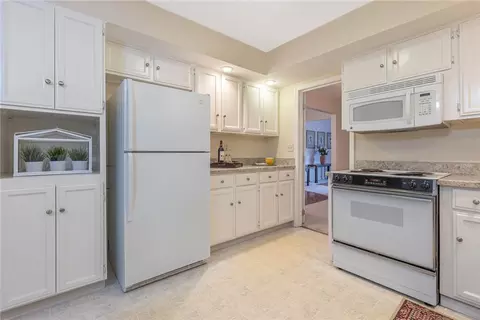 Kitchen - 5401 Landau Dr #16, Kettering, OH 45429 photo 1 of 4