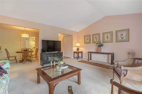 Living - 5401 Landau Dr #16, Kettering, OH 45429 photo 1 of 3