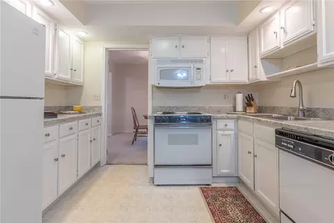 Kitchen - 5401 Landau Dr #16, Kettering, OH 45429 photo 3 of 4