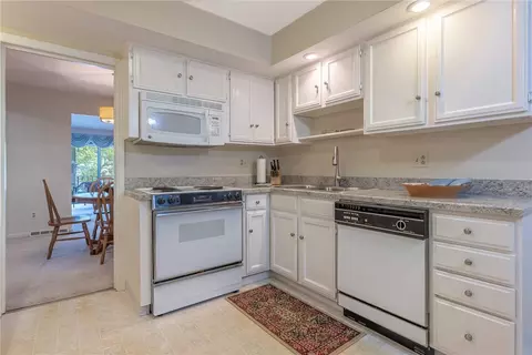 Kitchen - 5401 Landau Dr #16, Kettering, OH 45429 photo 2 of 4