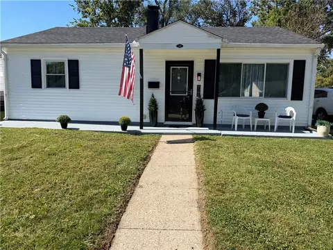 15 Thornton Dr, Fairborn, OH 45324