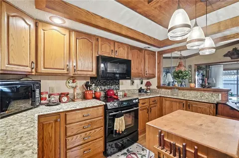 Kitchen - 7061 Fallen Oak, Centerville, OH 45459 photo 2 of 6